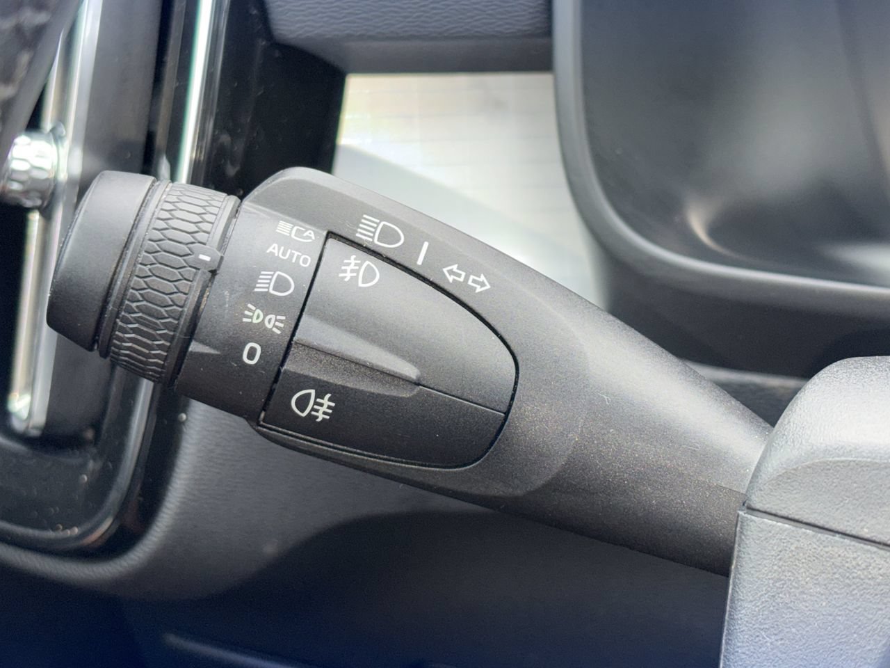 Used 2024 Volvo XC40 B5 Core AWD/4WD image 27