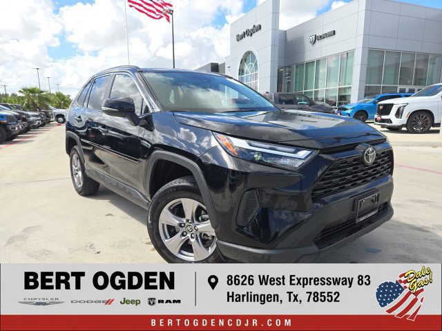 Used 2025 Toyota RAV4 XLE w/ Convenience Package FWD image 1