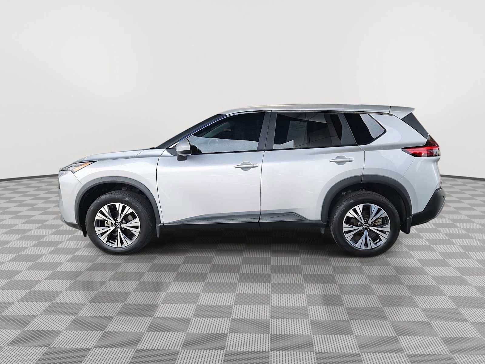 Used 2023 Nissan Rogue SV FWD image 5