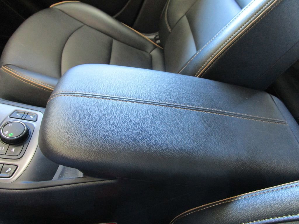 Used 2024 GMC Terrain AT4 image 34