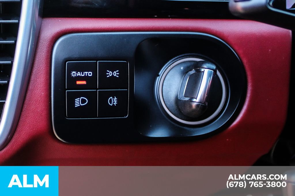 Used 2023 Porsche Cayenne S Platinum w/ Premium Package Plus image 28