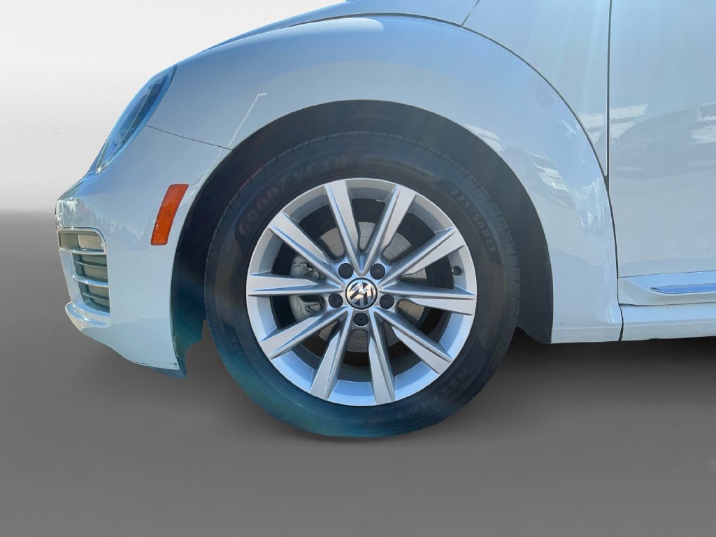 Used 2018 Volkswagen Beetle 2.0T SE FWD image 14