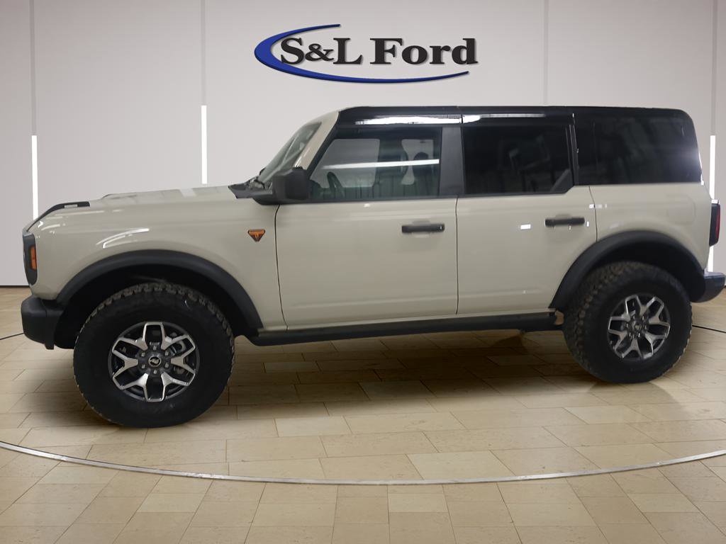 Certified 2025 Ford Bronco Badlands image 2