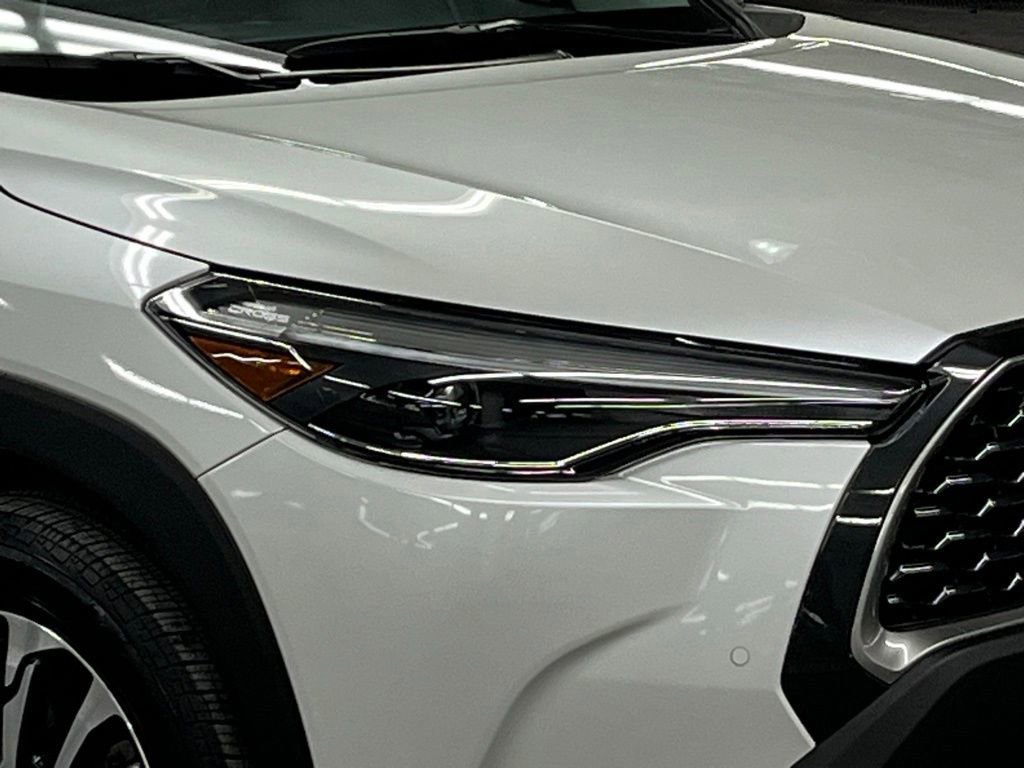 Used 2024 Toyota Corolla Cross XLE w/ Convenience Package image 41