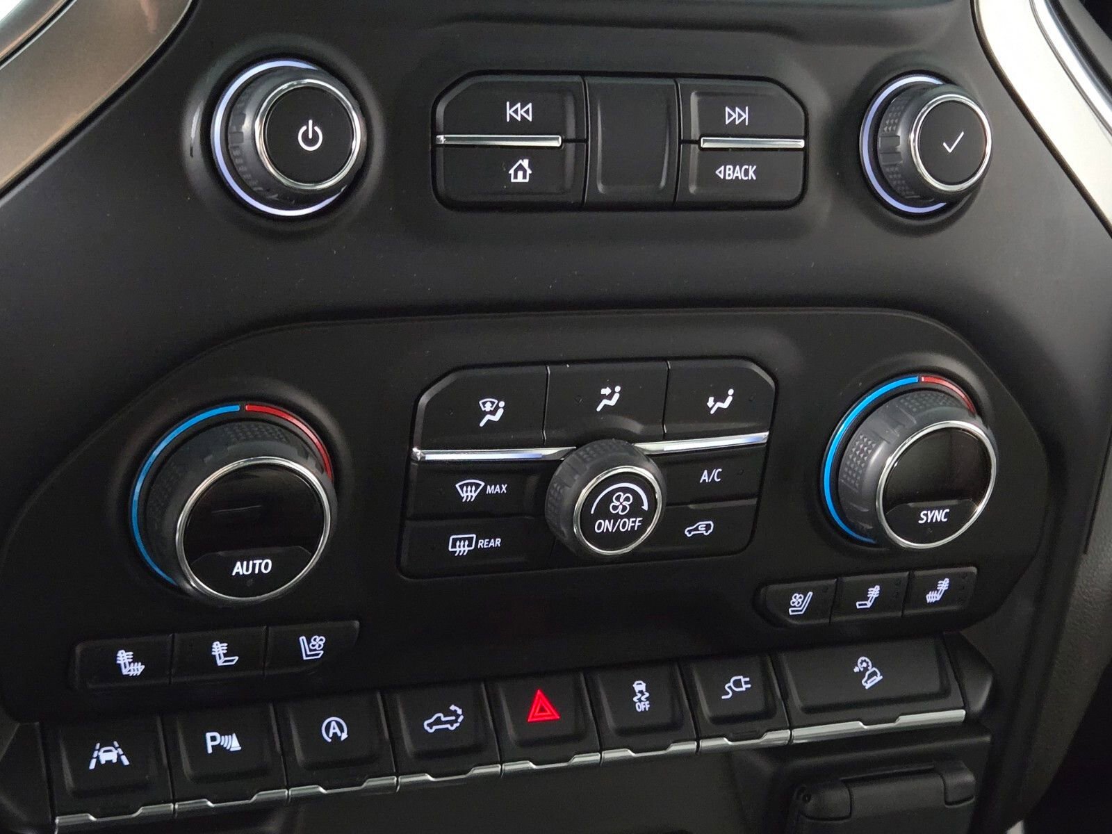 Used 2019 Chevrolet Silverado 1500 LTZ w/ LTZ Premium Package AWD/4WD image 30