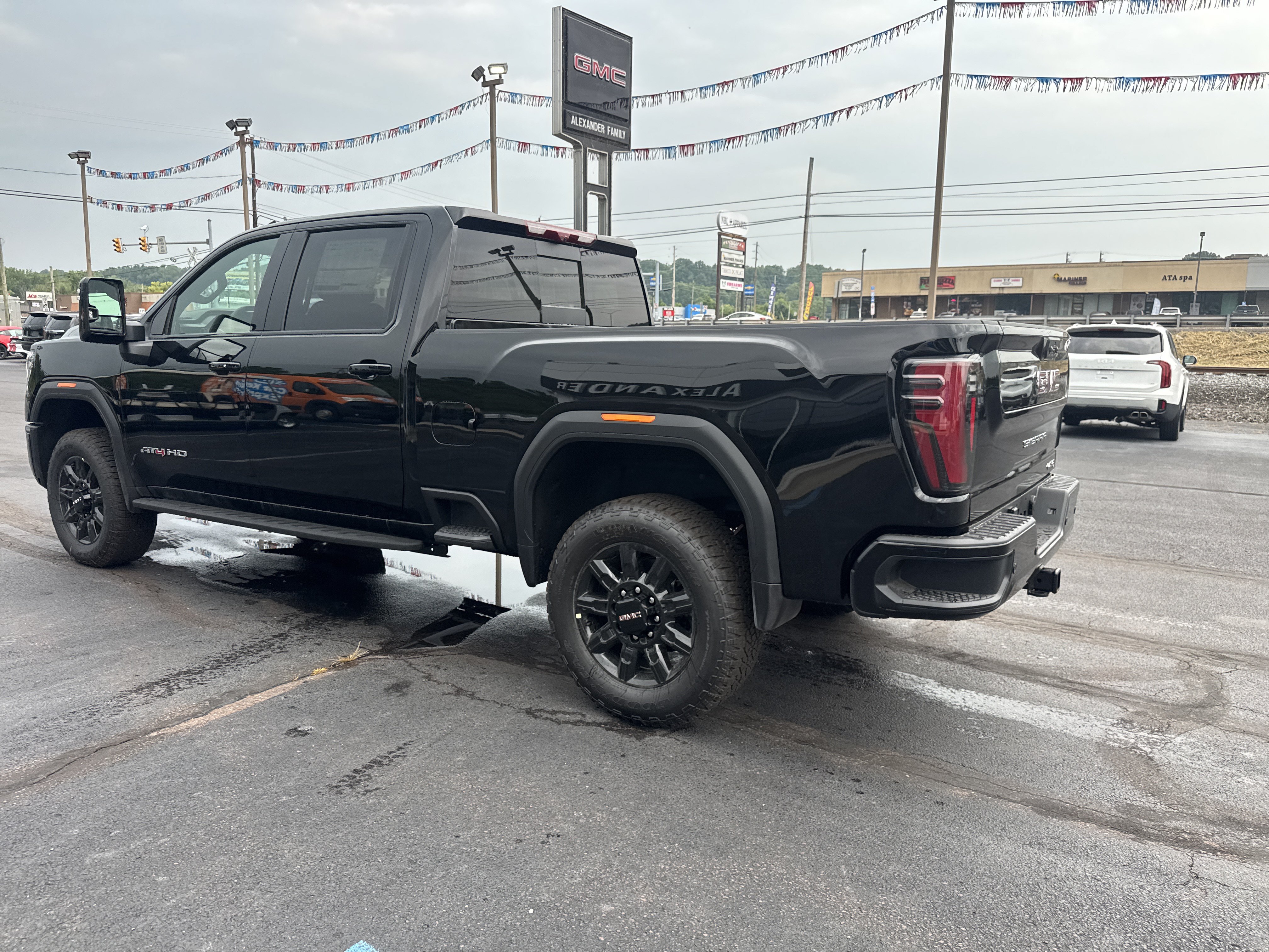 New 2026 GMC Sierra 2500 AT4 w/ AT4 Premium Plus Package AWD/4WD image 6