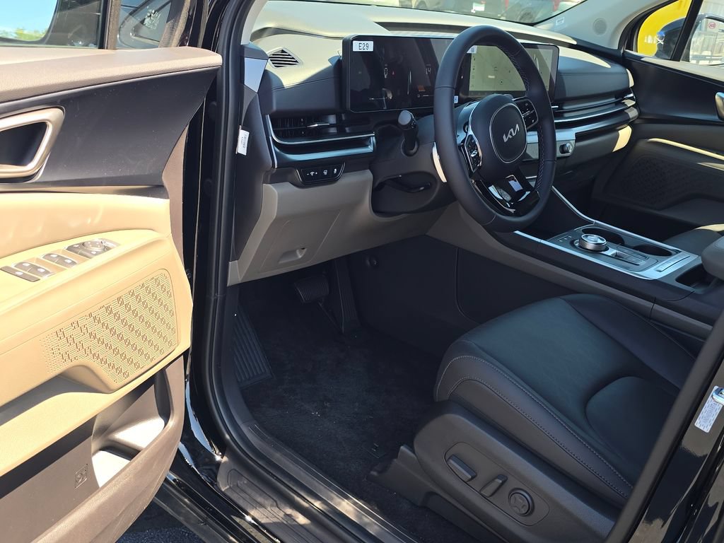 New 2026 Kia Carnival LXS FWD image 9