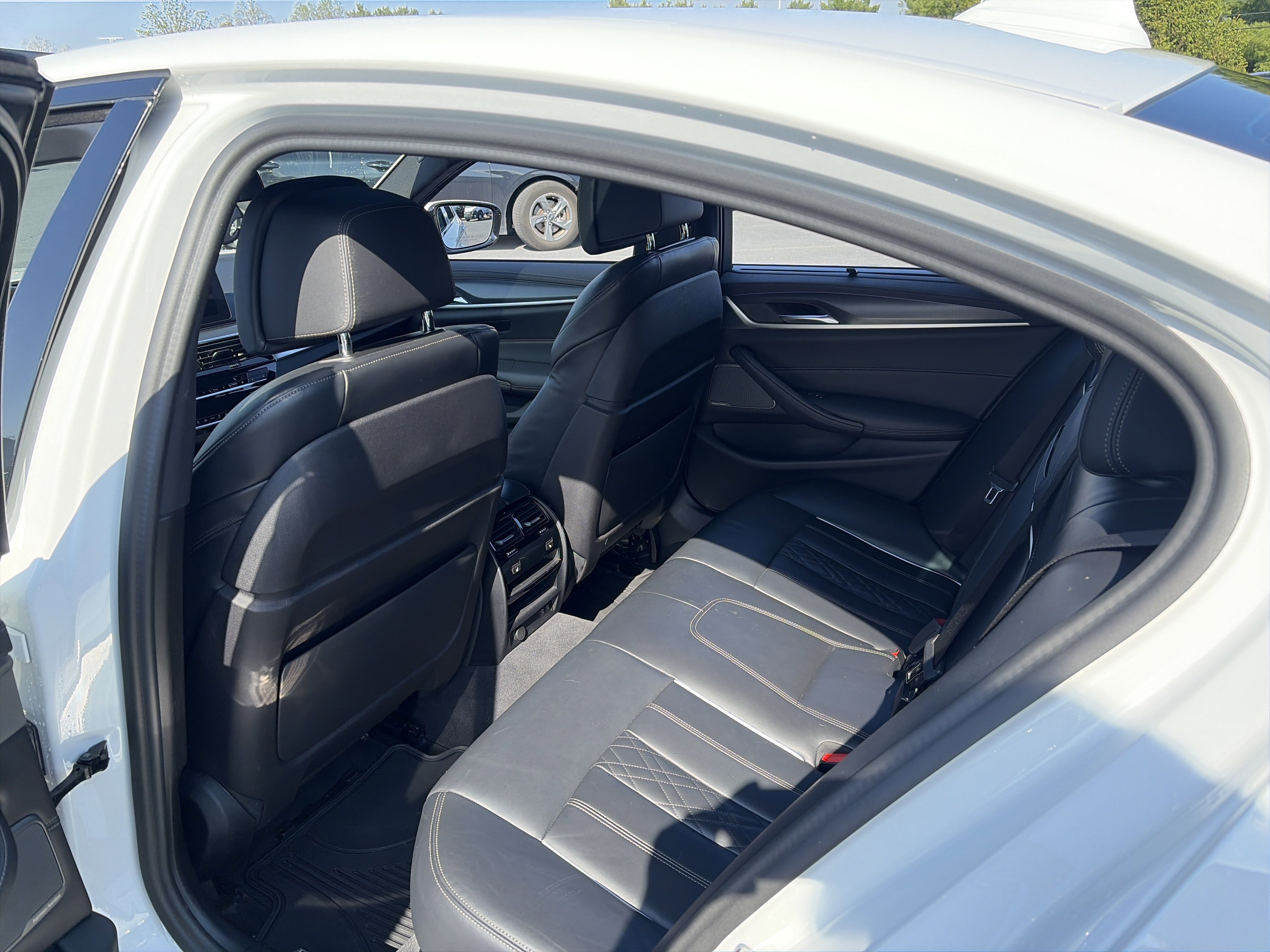 Used 2023 BMW M550i xDrive w/ Executive Package AWD/4WD image 34