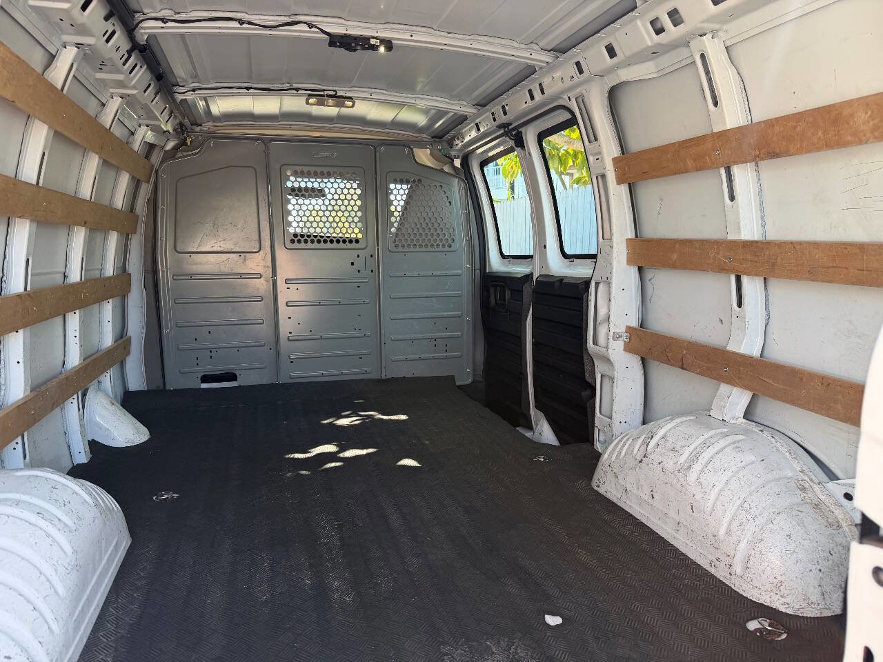 Used 2016 GMC Savana 2500 image 34