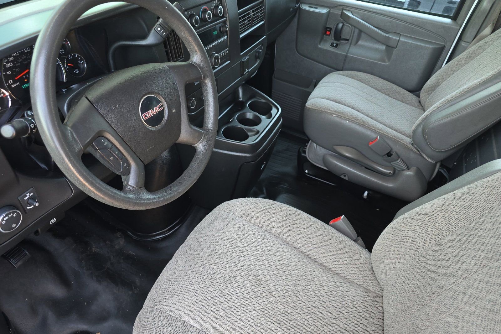 Used 2017 GMC Savana 2500 RWD image 10