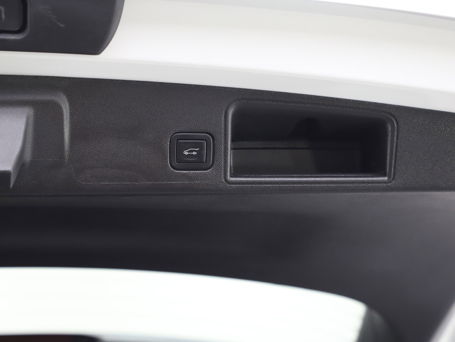 Used 2024 GMC Terrain SLT AWD/4WD image 11