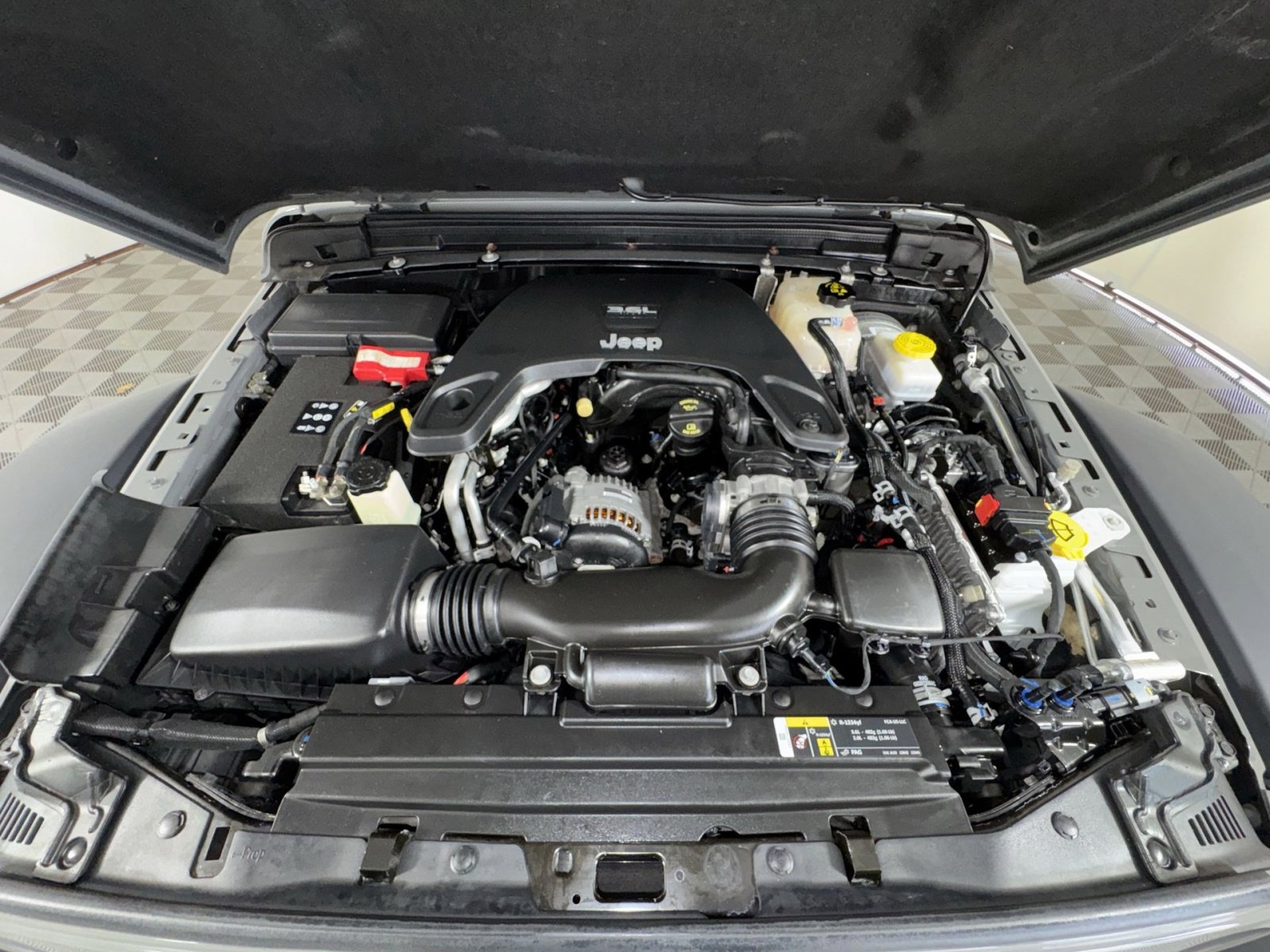 Used 2019 Jeep Wrangler Unlimited Rubicon w/ Dual Top Group AWD/4WD image 26