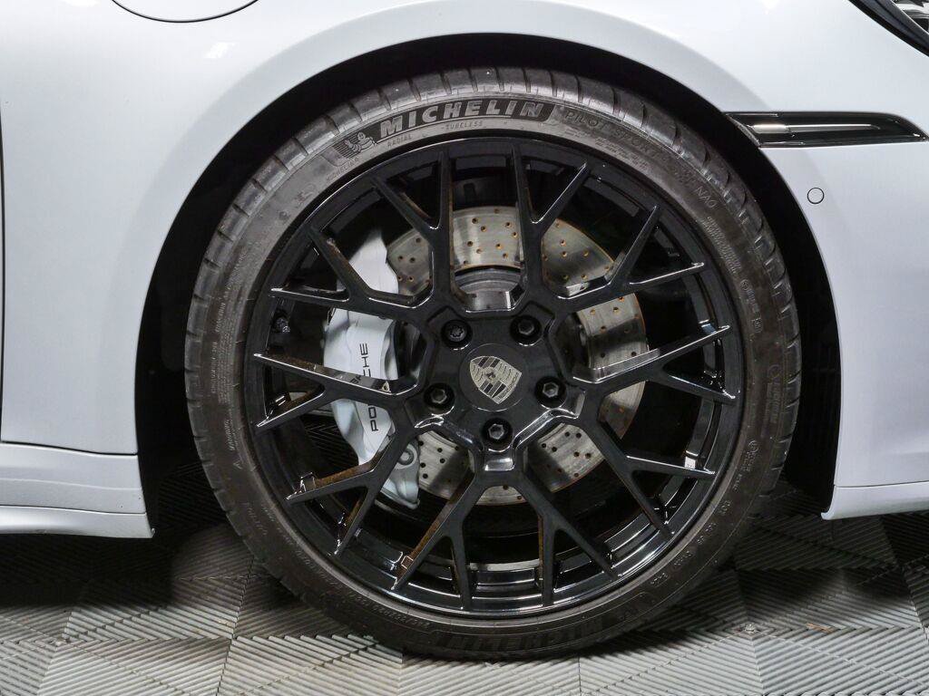 Certified 2025 Porsche 911 Carrera RWD image 32