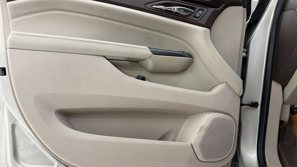 Used 2014 Cadillac SRX Luxury w/ Driver Awareness Package image 21