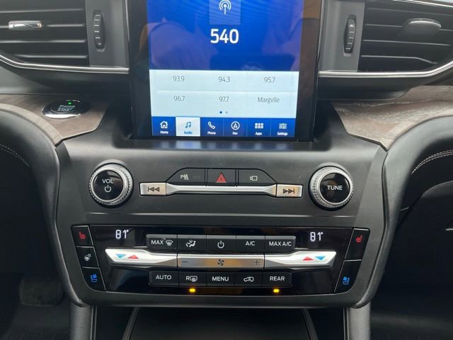 Used 2020 Ford Explorer Platinum w/ Premium Technology Package image 23