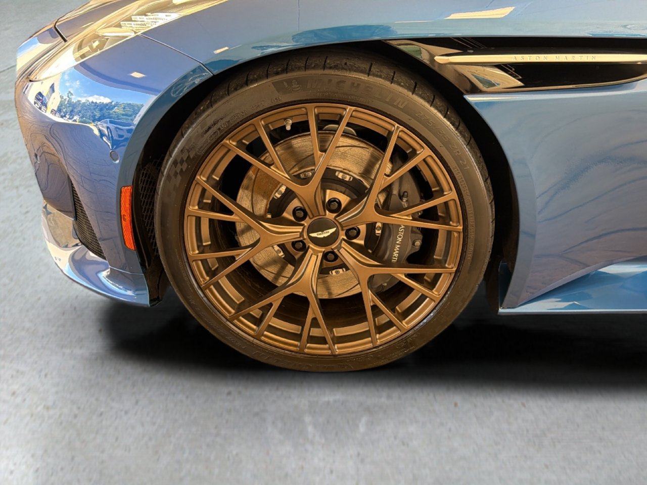 Used 2024 Aston Martin DB12 Coupe RWD image 17