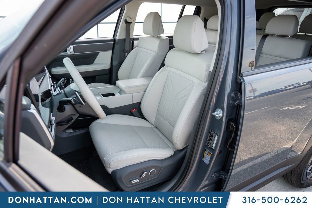 Used 2025 Hyundai Santa Fe SEL image 4