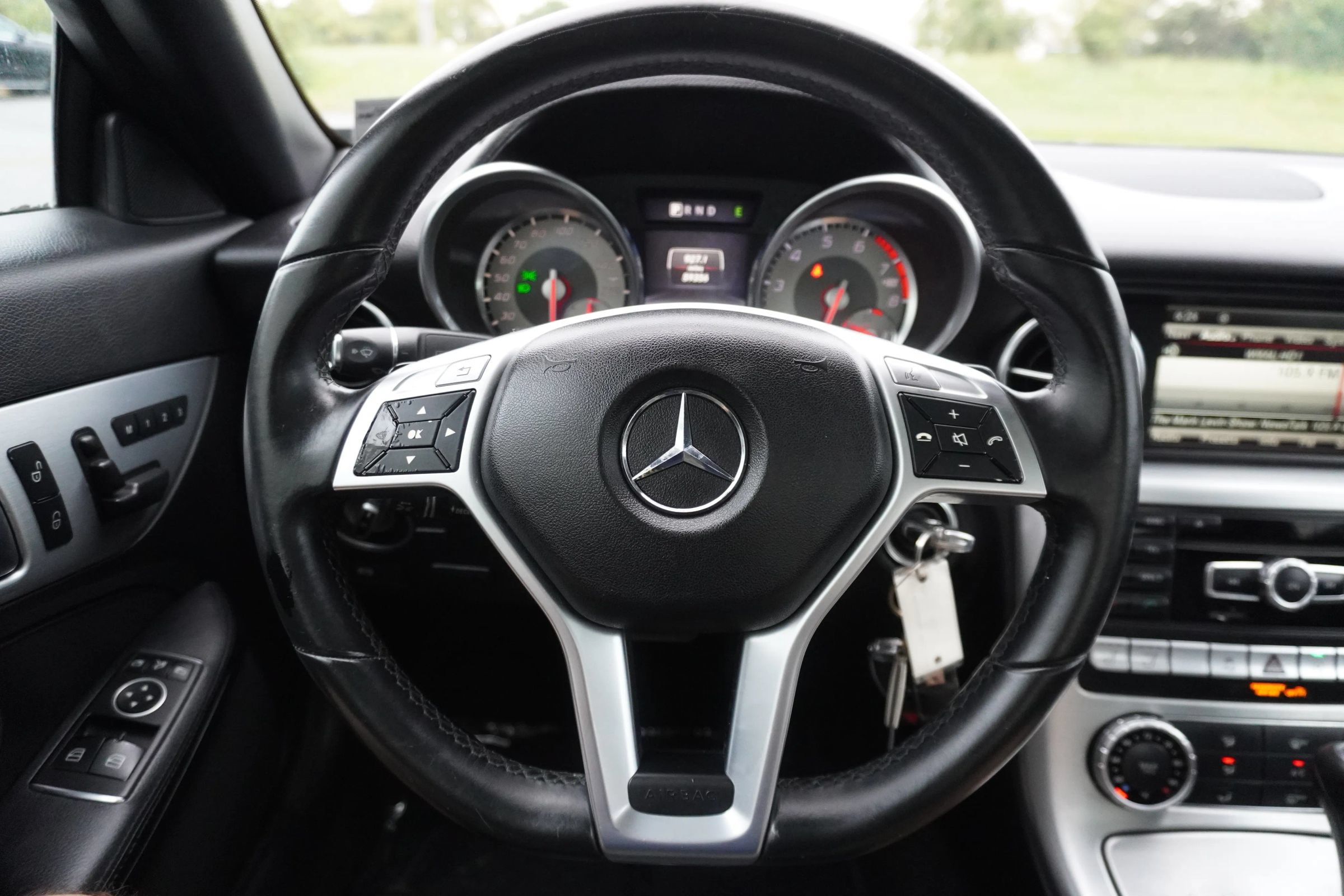 Used 2015 Mercedes-Benz SLK 350 image 15