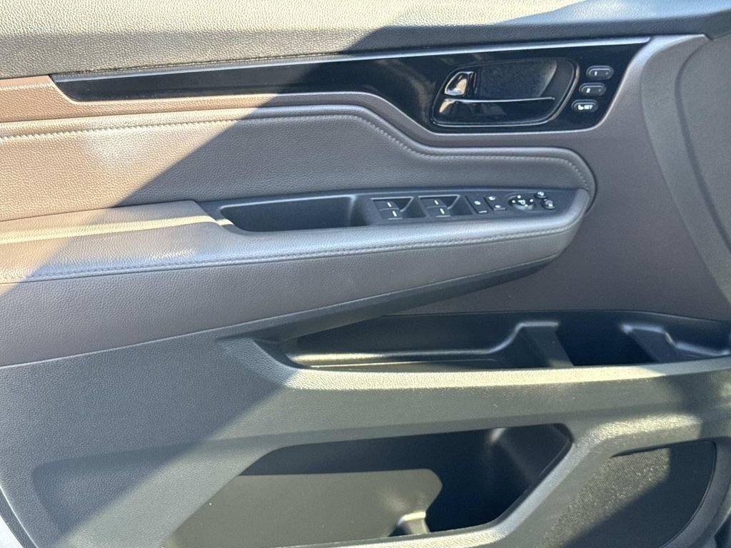 Used 2018 Honda Odyssey Elite image 16