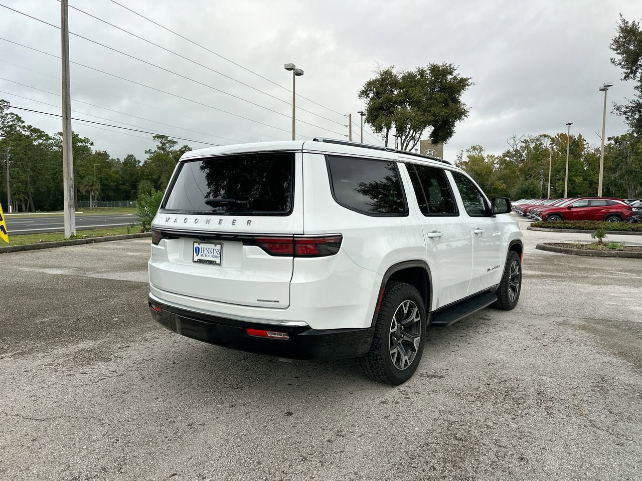 Used 2023 Jeep Wagoneer Series III w/ Preferred Equipment Group image 3