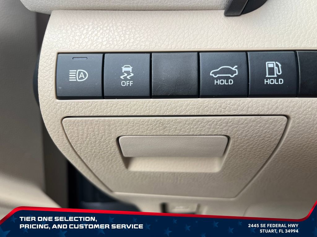 Used 2020 Toyota Camry LE FWD image 17