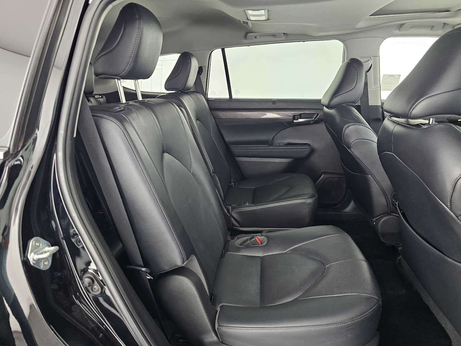 Used 2023 Toyota Highlander Limited FWD image 21