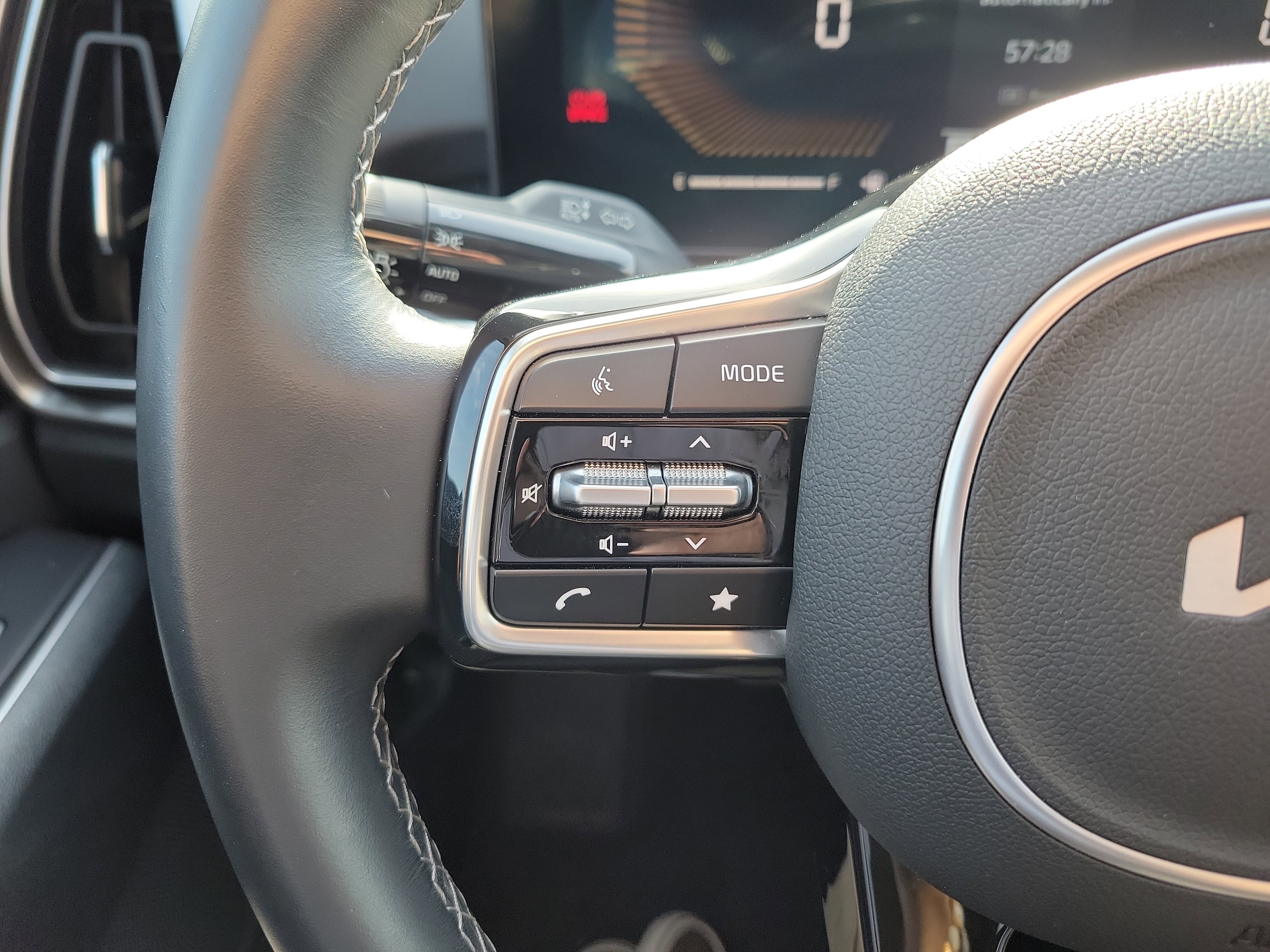 Certified 2025 Kia Sorento S w/ Panoramic Sunroof Package FWD image 28