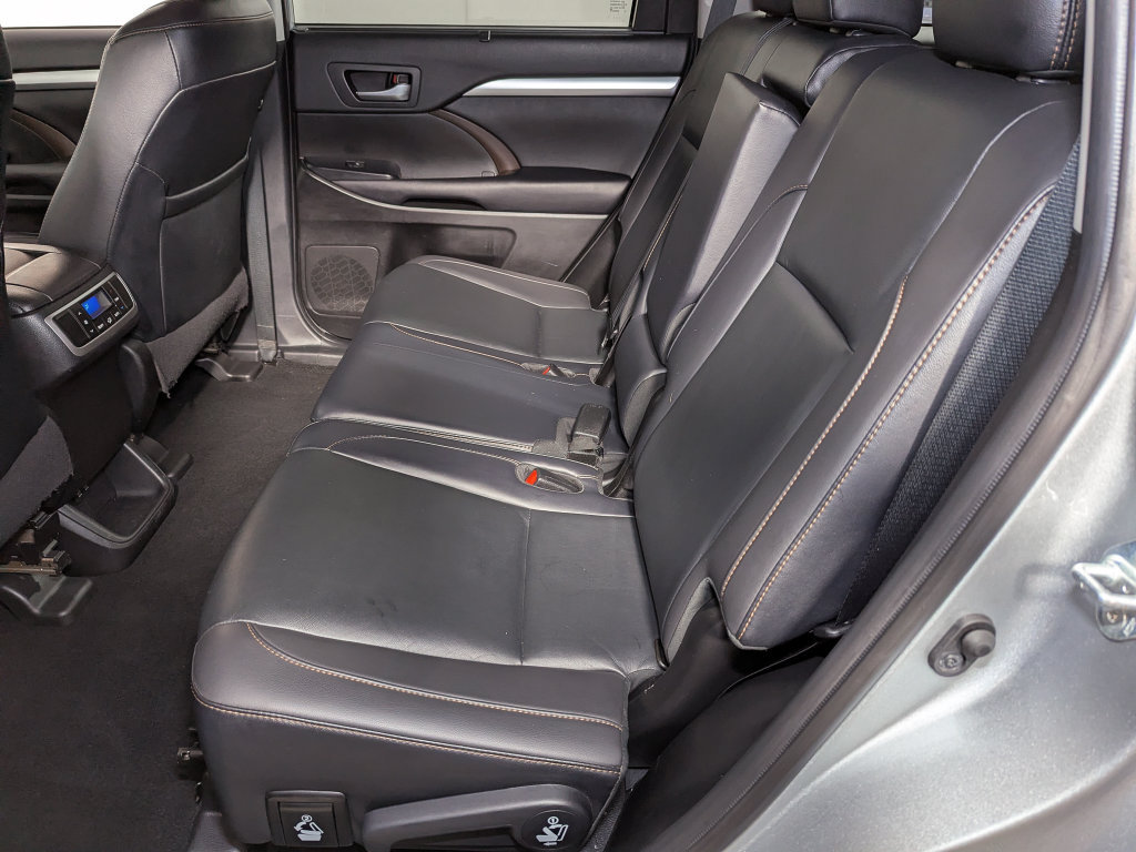 Used 2019 Toyota Highlander XLE AWD/4WD image 45