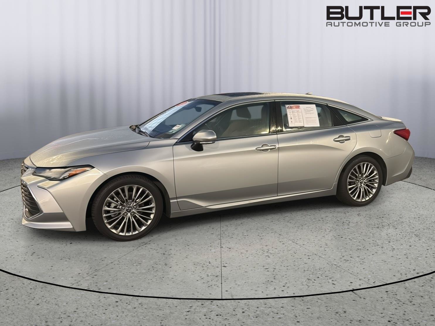 Used 2019 Toyota Avalon Limited w/ Advanced Safety Package FWD image 3