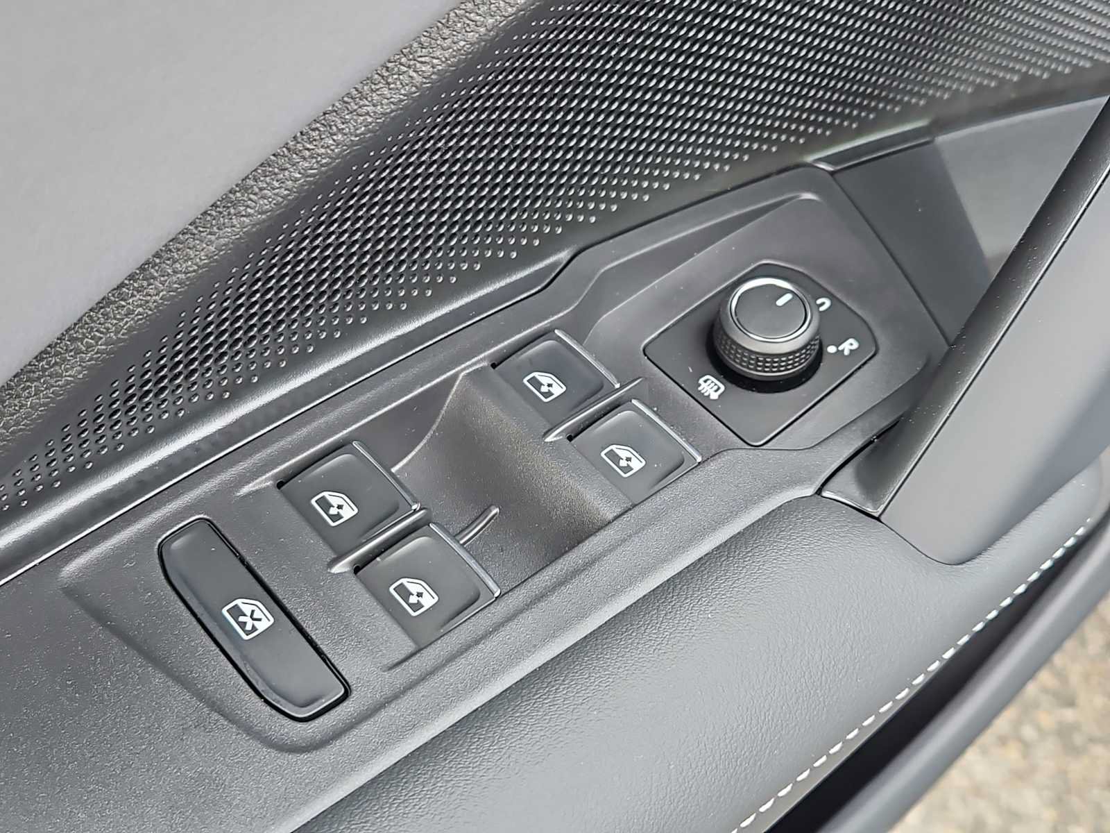 New 2026 Volkswagen Tiguan SE AWD/4WD image 6