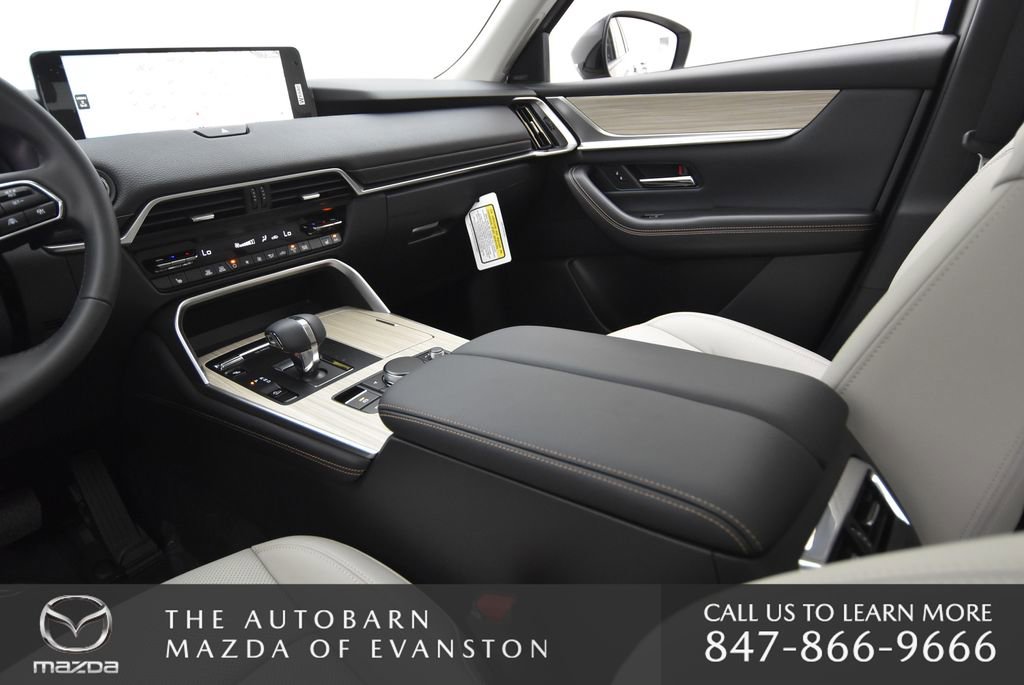 Used 2025 MAZDA CX-70 Plug-In Hybrid w/ Premium Pkg image 28