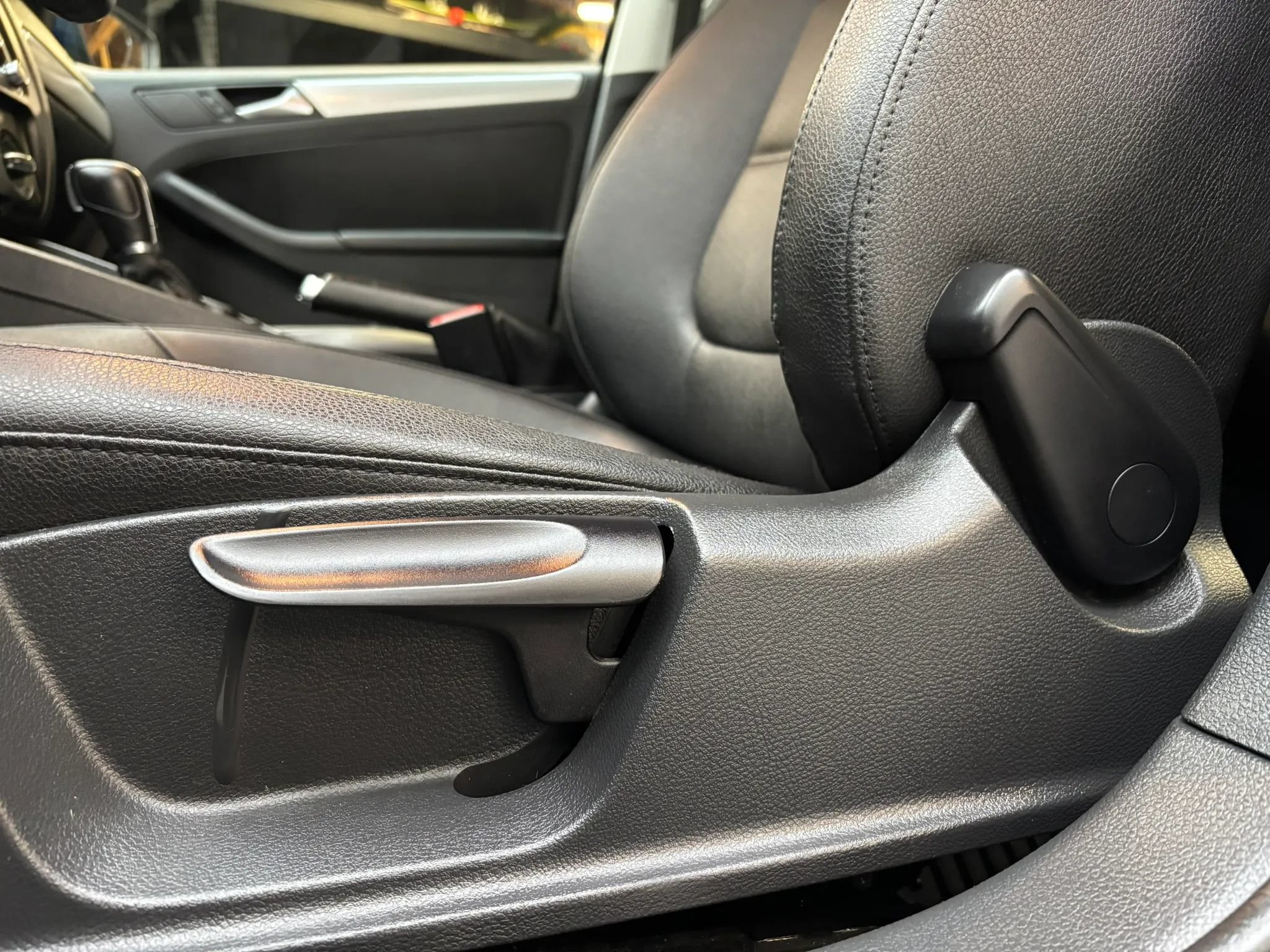Used 2012 Volkswagen Jetta TDI FWD image 14