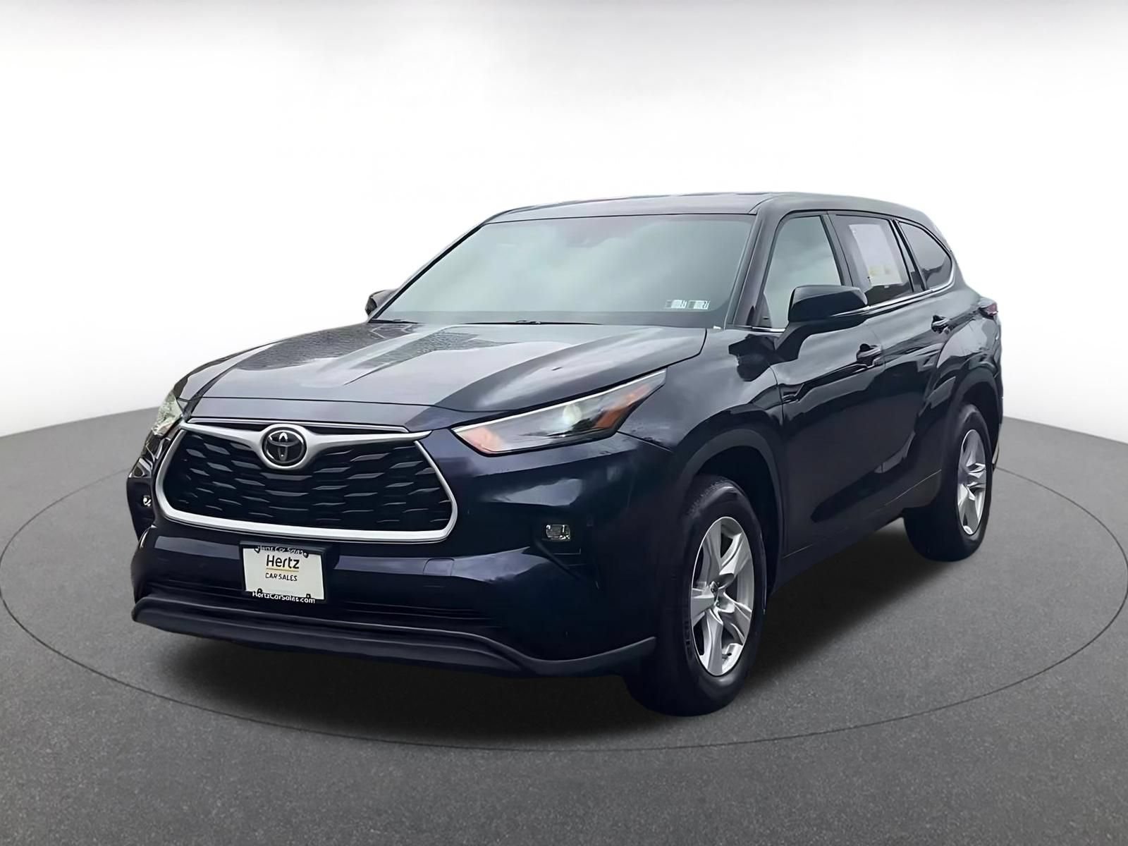 Used 2025 Toyota Highlander LE FWD image 6