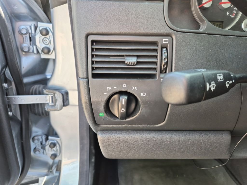 Used 2006 Chrysler Crossfire Limited image 21
