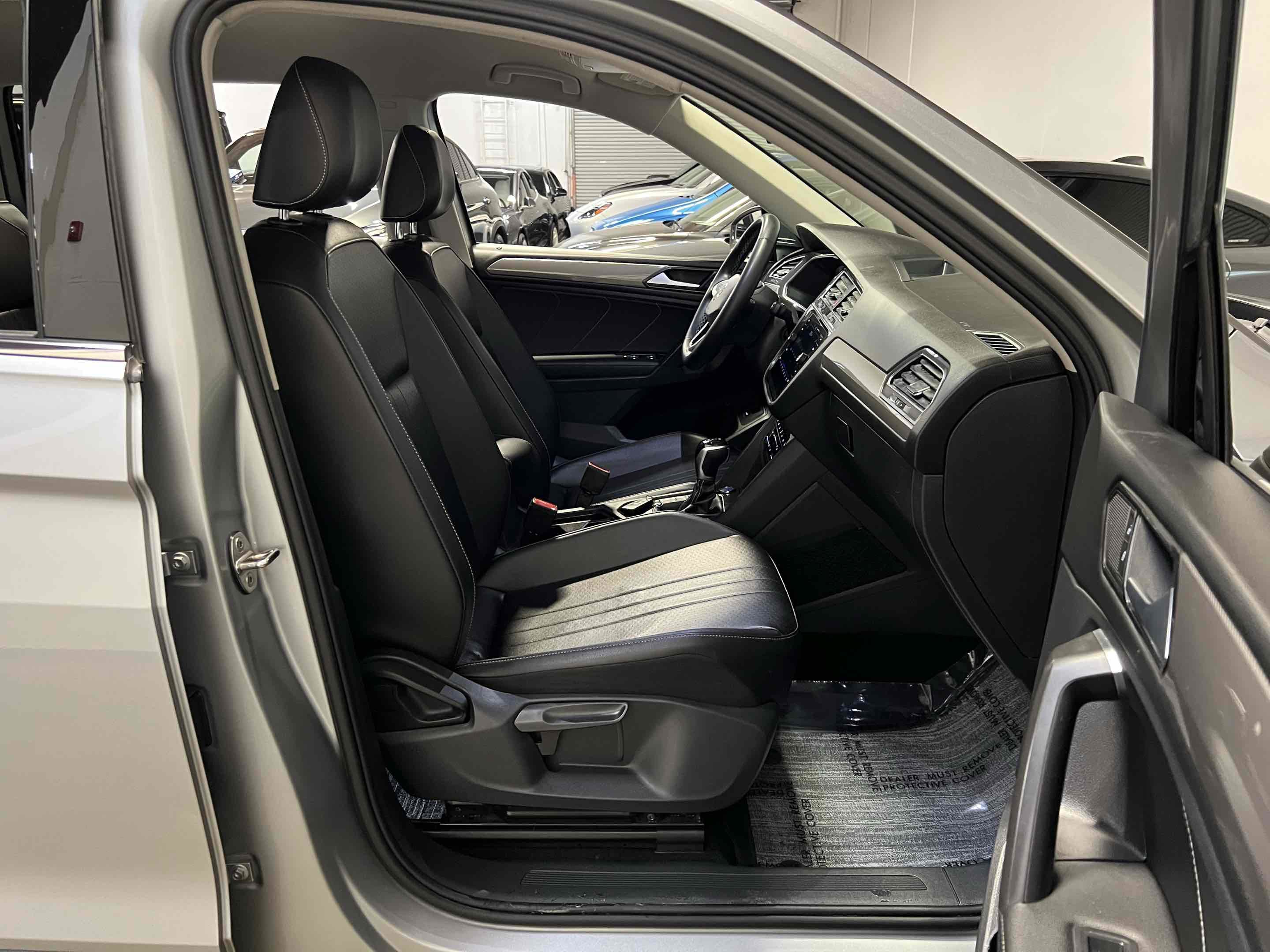 Used 2022 Volkswagen Tiguan SE image 47