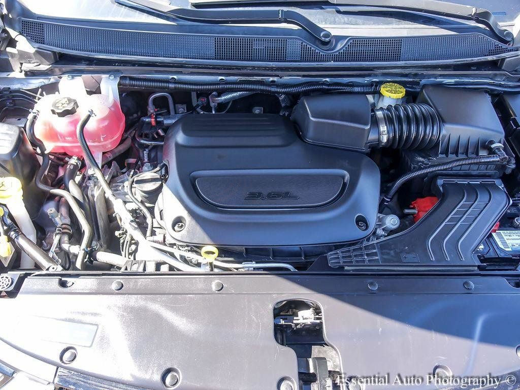 Used 2024 Chrysler Pacifica Touring-L image 27