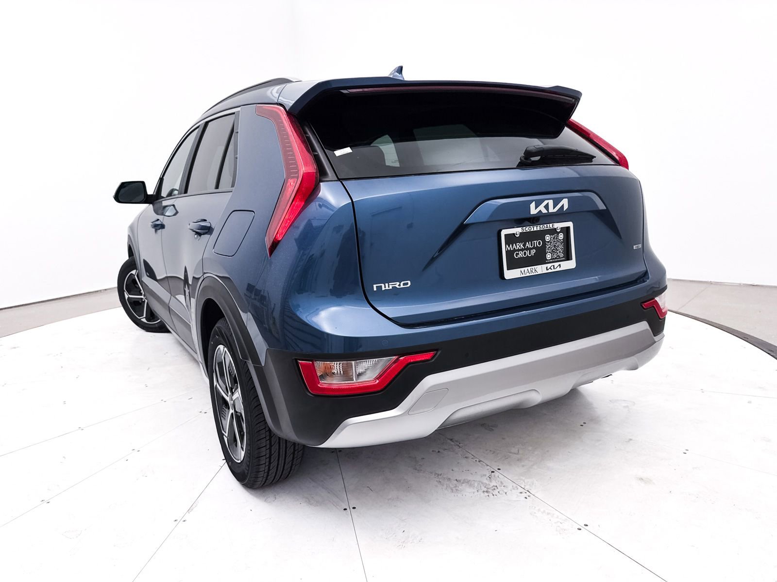 Certified 2024 Kia Niro EX Touring image 7