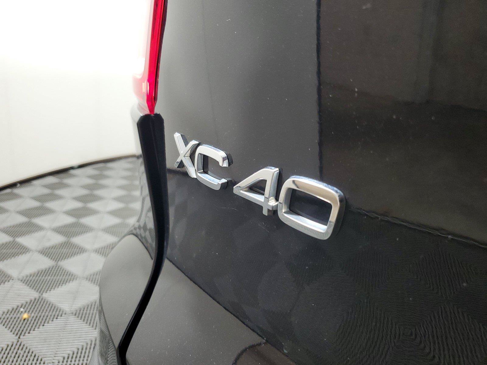 Certified 2024 Volvo XC40 B5 Plus w/ Protection Package Premier AWD/4WD image 8