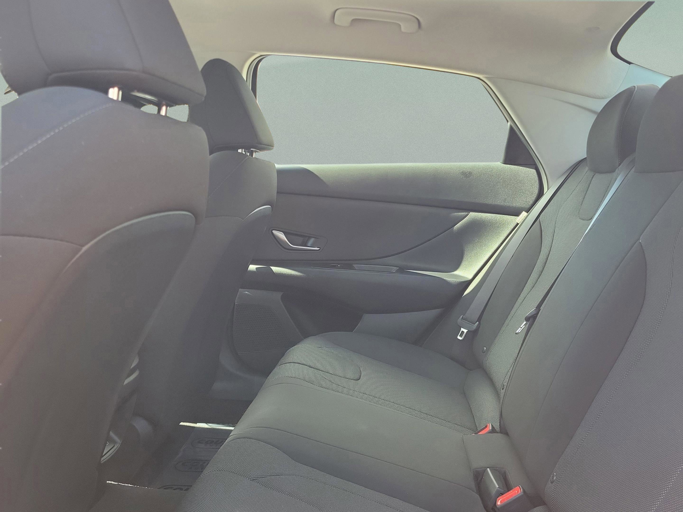 New 2026 Hyundai Elantra SE image 30