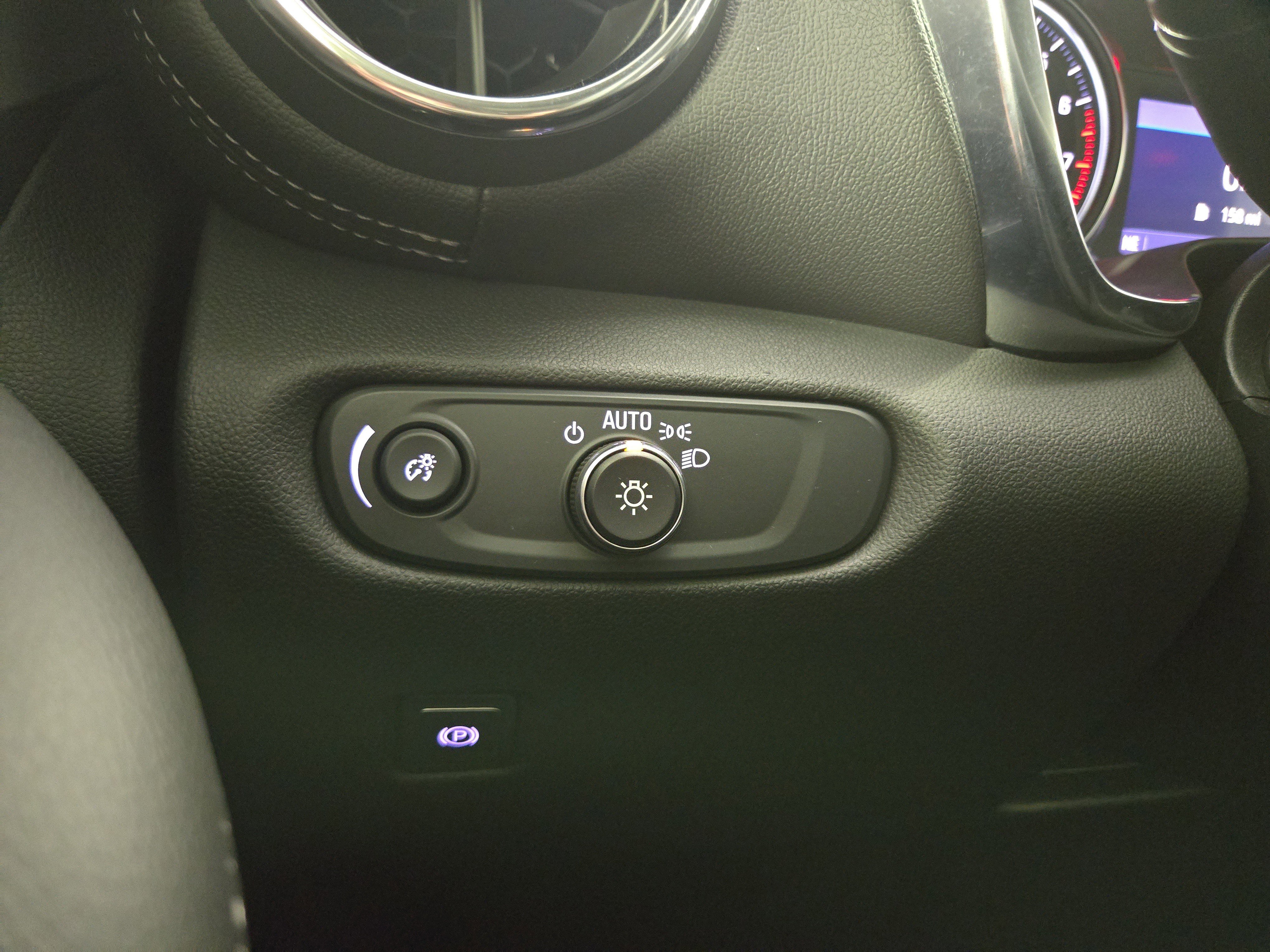 Certified 2023 Chevrolet Blazer LT w/ Convenience Package image 30