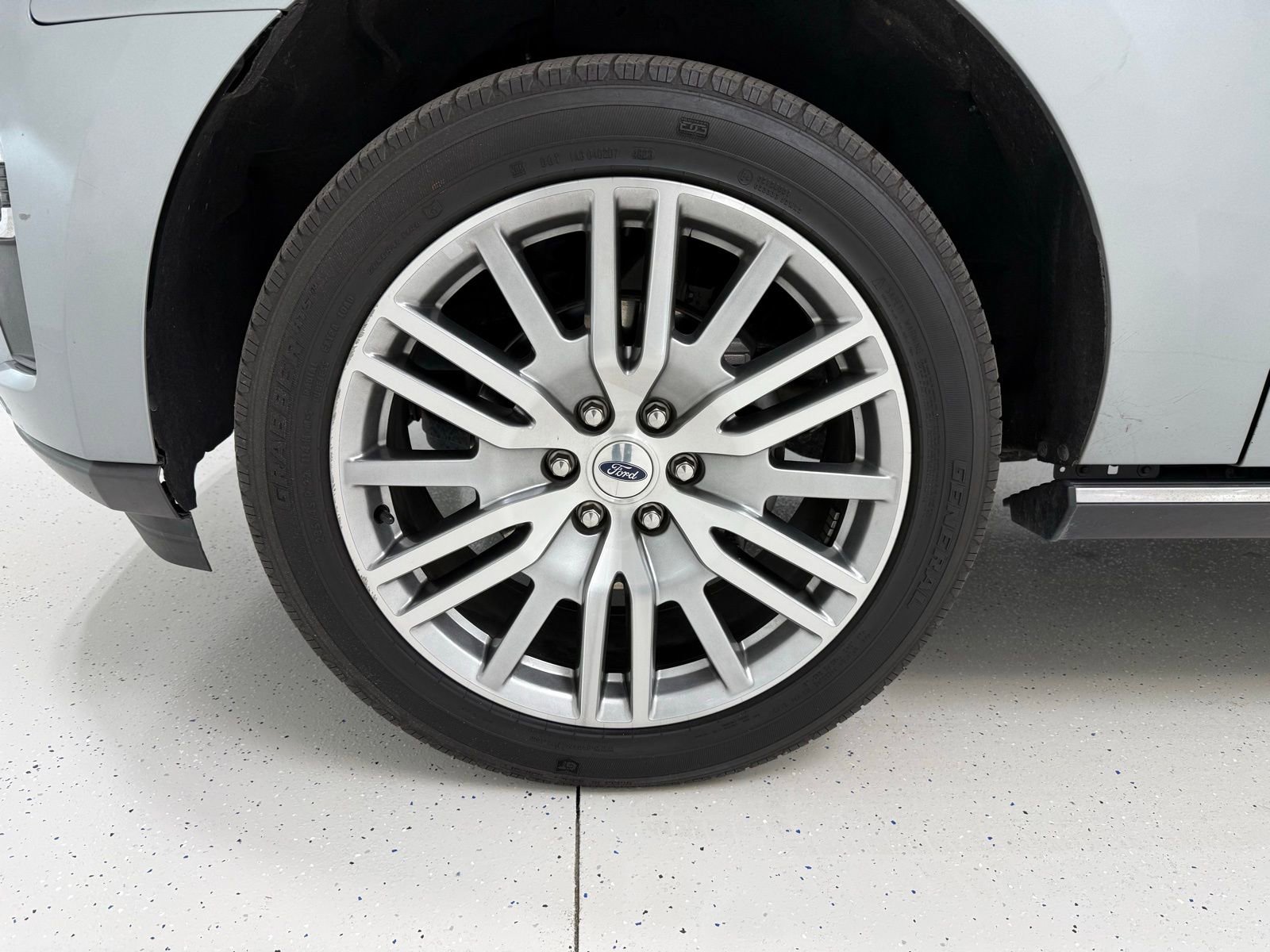 Used 2024 Ford Expedition Limited image 9