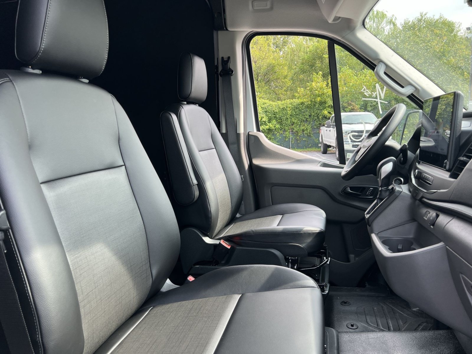 New 2026 Ford Transit 250 148 Medium Roof w/ Load Area Protection Package RWD image 25