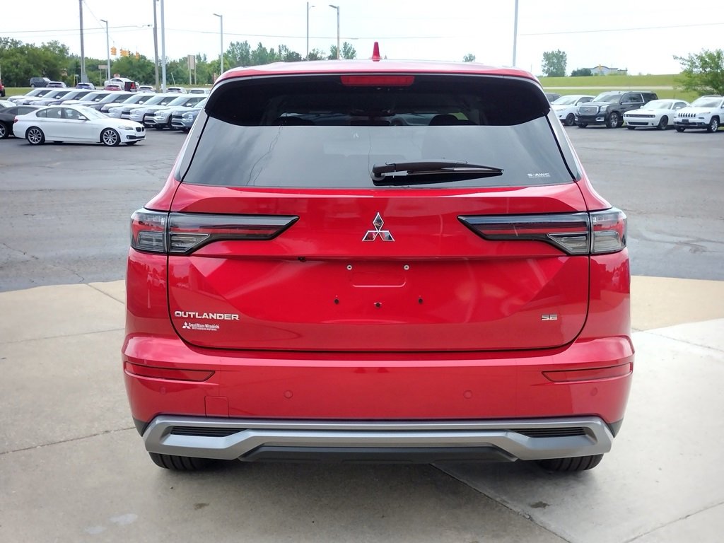 New 2025 Mitsubishi Outlander SE image 18