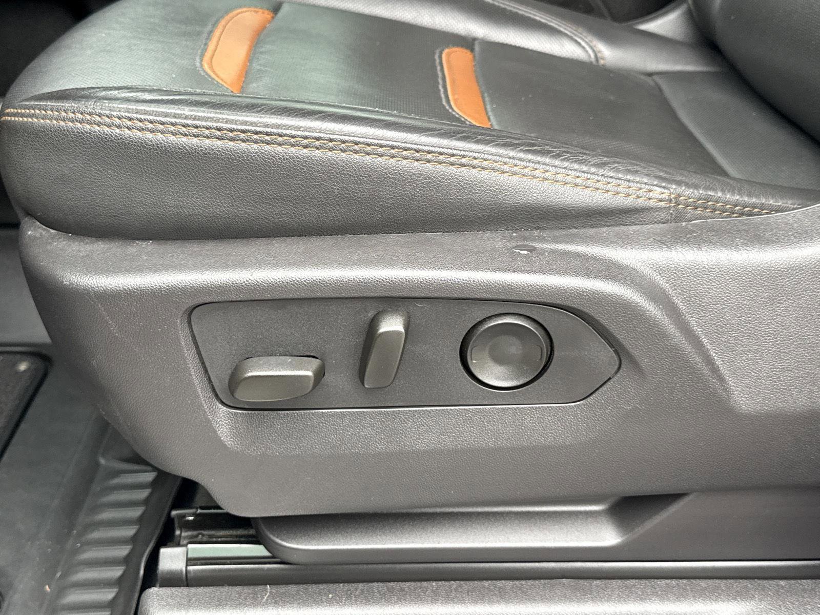 Used 2024 GMC Sierra 1500 AT4 w/ Technology Package image 17