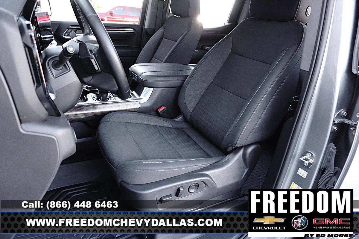 Used 2024 Chevrolet Silverado 1500 LT Trail Boss w/ LPO, Dark Essentials Package AWD/4WD image 9