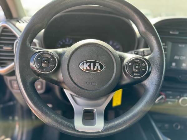 Used 2020 Kia Soul S FWD image 11