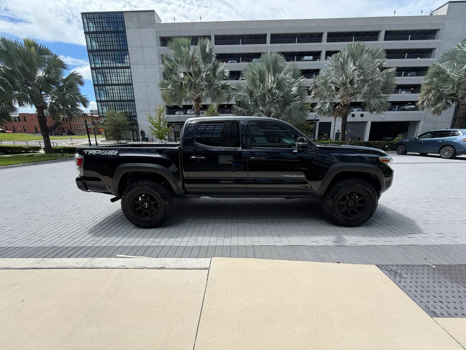 Used 2020 Toyota Tacoma TRD Off-Road w/ Technology Package AWD/4WD image 4