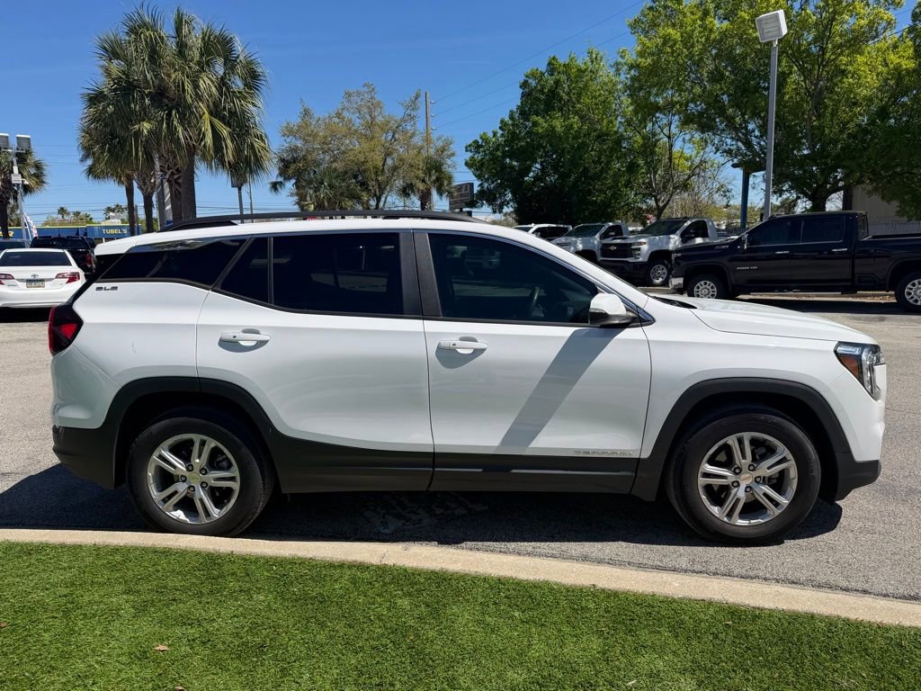 Used 2022 GMC Terrain SLE w/ Driver Convenience Package image 3