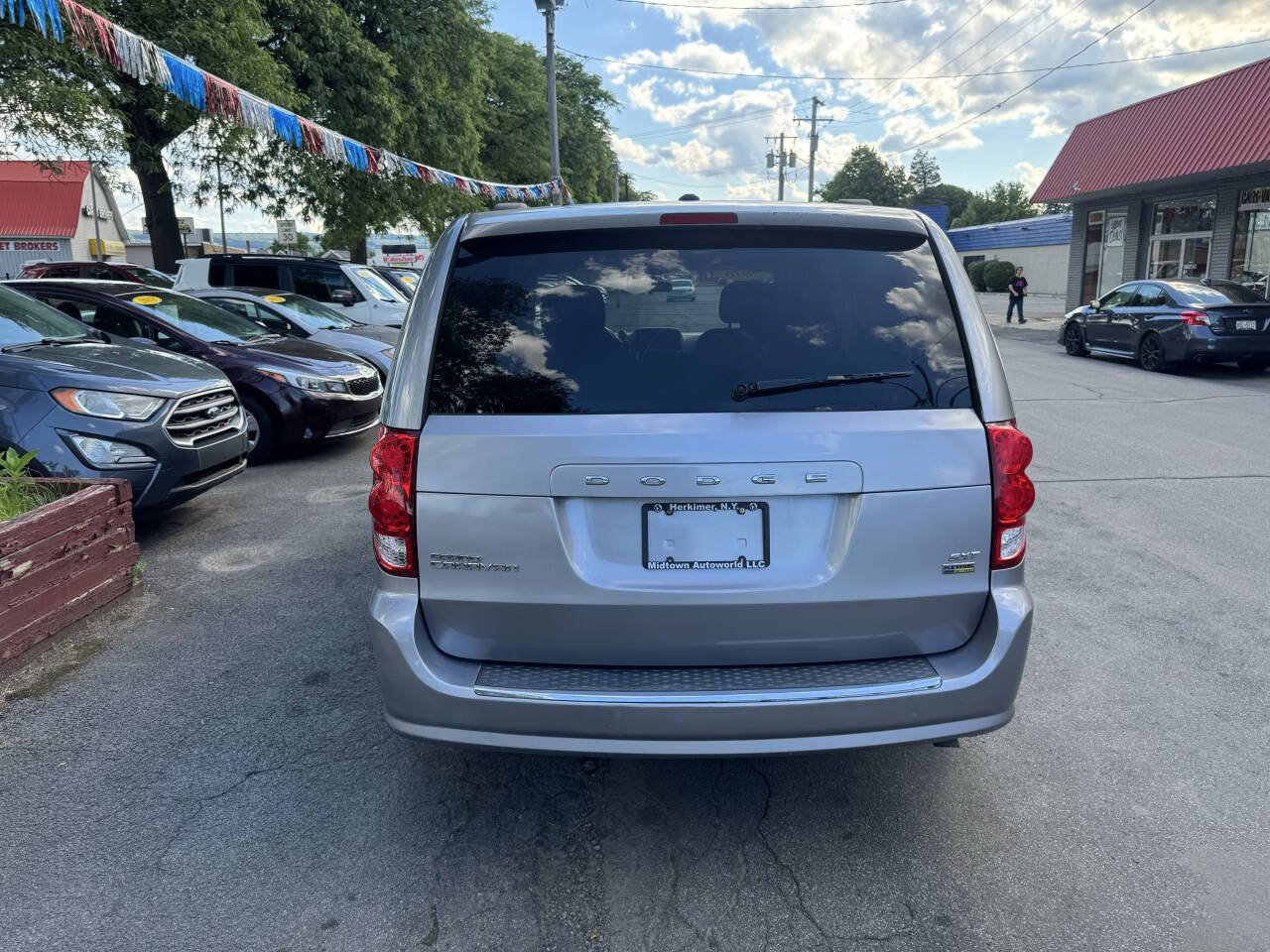 Used 2016 Dodge Grand Caravan SXT FWD image 5