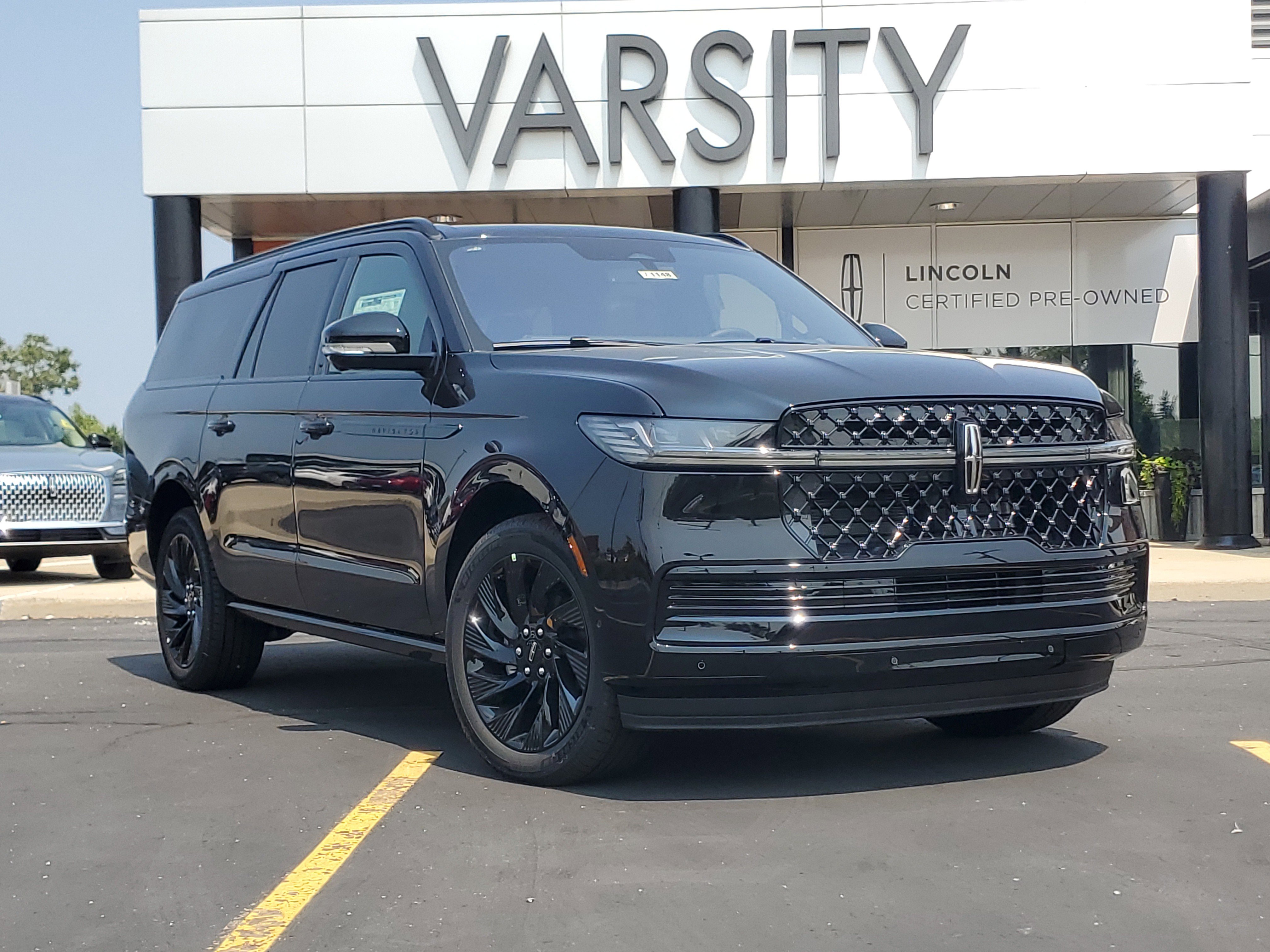 New 2025 Lincoln Navigator L Reserve w/ Jet Appearance Package